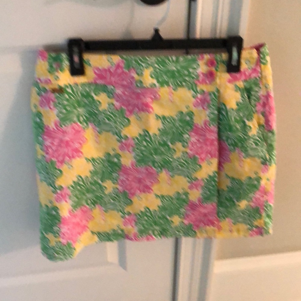 Lily skort. Size 10. Two pockets in back as well as two pockets on the side.